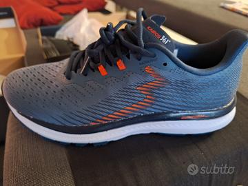 Scarpe sportive n.44.5  mai usate.