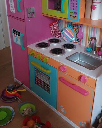Cucina giocattolo completa di accessori