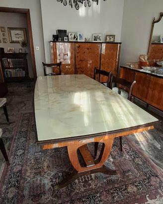 Tavolo da pranzo in vetro giallo marmorato e legno