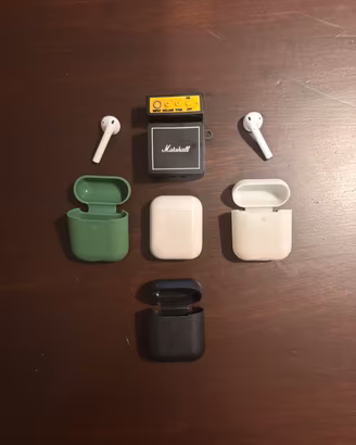 Airpods 2’ gen + 4 cover perfettamente funzionanti