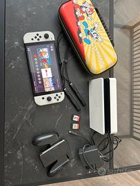 Nintendo Switch OLED Bianca + Custodia Cuphead