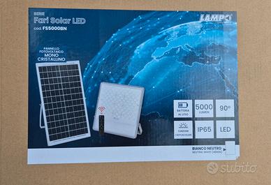 Faro a led con pannello solare professionale