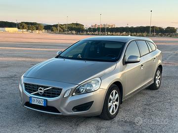 Volvo V60 D2 1.6 R-Design Momentum