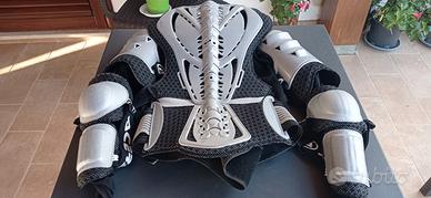 casco e pettorina 