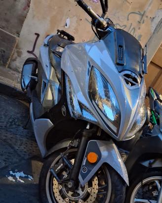 Kymco Xciting S 400i gomme nuove + 3 pezzi extra