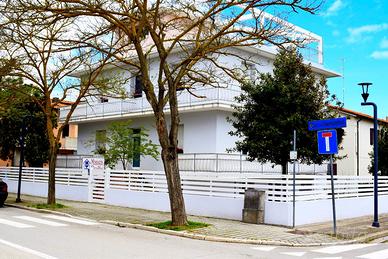 Casa indipendente su 3 livelli con b&b avviato