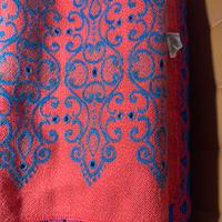 Stola ricamata rossa