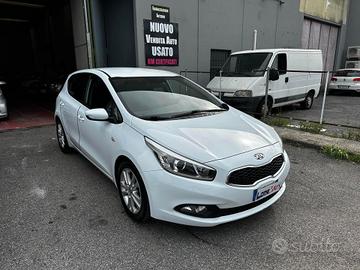 Kia Ceed cee'd 1.6 CRDi 110 CV 5 porte Cool NEOPAT