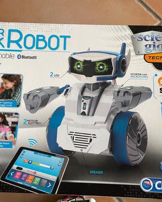 Cyber talk robot Clementoni