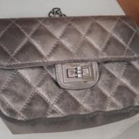 Borsa trapuntata con catena 
