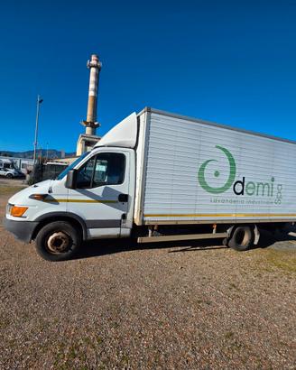 Iveco daily 60C15 con sponda caricatrice