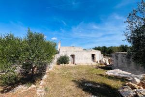 Rústico da ristrutturare con 4000 metri di terreno