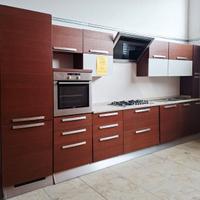 CUCINA COMPONIBILE MODERNA ‘LUBE’ ROSSO MOGANO