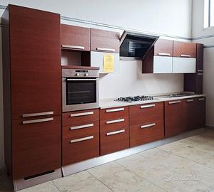 CUCINA COMPONIBILE MODERNA ‘LUBE’ ROSSO MOGANO