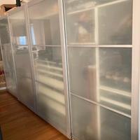 armadio ikea ante scorrevoli e complementi interni