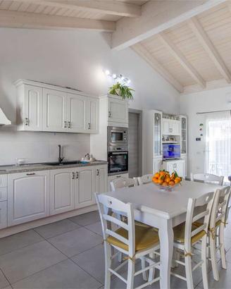 Villa unico livello con doppio giardino