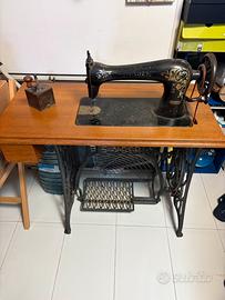 Macchina da cucire Singer, base in ghisa, vintage