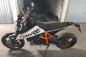 KTM Duke 690R