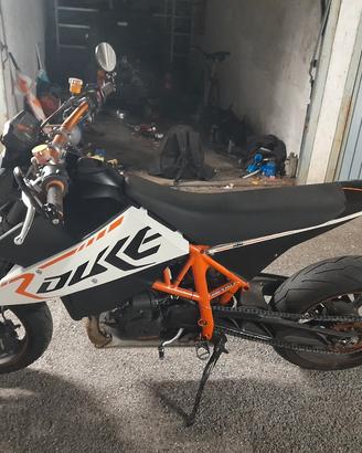 KTM Duke 690R
