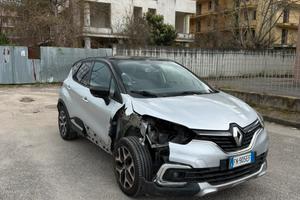 Renault captur sinistrata