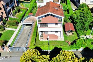 VILLA SINGOLA A MEZZANI