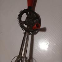 Frullino manuale vintage per uova