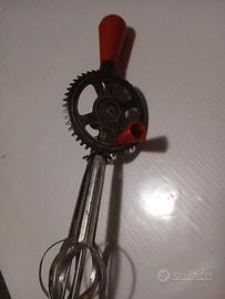 Frullino manuale vintage per uova