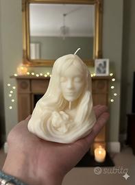 Scultura in cera di soia profumata la maternità