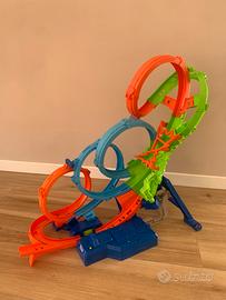 Hot wheels booster 4 loopings crash