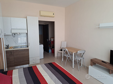 MONOLOCALE Zona V.MANFR. Lavoratrici Non RESIDENTI