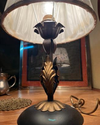 Lampada da tavolo in ferro battuto vintage