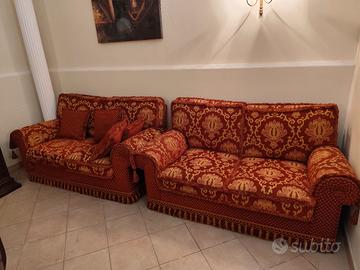 coppia di divani classici