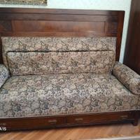 Elegante divano d’epoca in legno massello