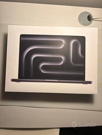 Macbook pro m4  1ciclo di ricarica garanzia 3 anni