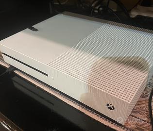 Xbox One S 1TB + 2 controller e giochi