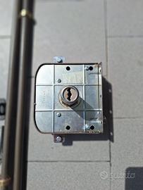 Vendita lucchetto a 4 mandate per porta garage