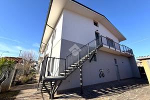 4 LOCALI A AZZANO SAN PAOLO