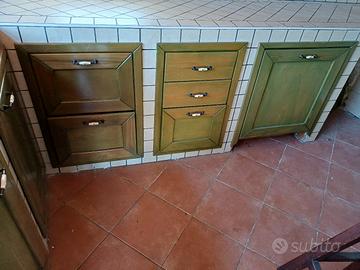 Sportelli e cassetti per cucina in muratura