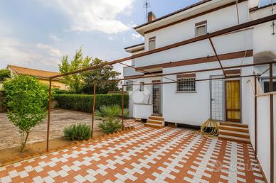 PORZIONE DI TRIFAMILIARE A ARDEA