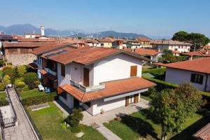 VILLA A SCHIERA D'ANGOLO A CASTELLI CALEPIO