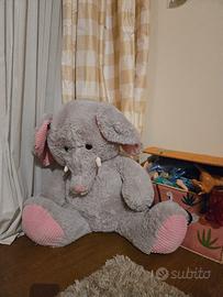 Elefante peluche grande