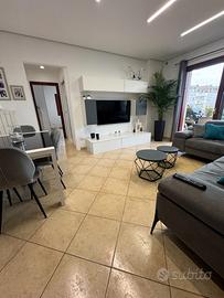 Elegante e ampio quadrilocale via Monte Pino