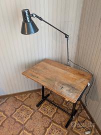 Tavola da disegno in legno con luce