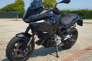 BMW F900 XR triple black