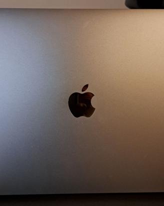 MacBook Pro 2022 13 pollici - M2, 8GB RAM, 256 SSD