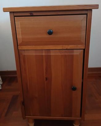 Comodino in legno