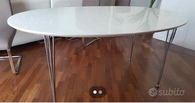 Tavolo ovale in legno laccato bianco