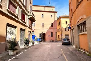 Magazzino a Bologna 3 locali