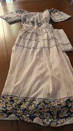 Vestito bianco con fiorellini 