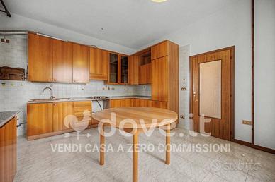 Appartamento di 85 m² con 4 locali e posto auto a 